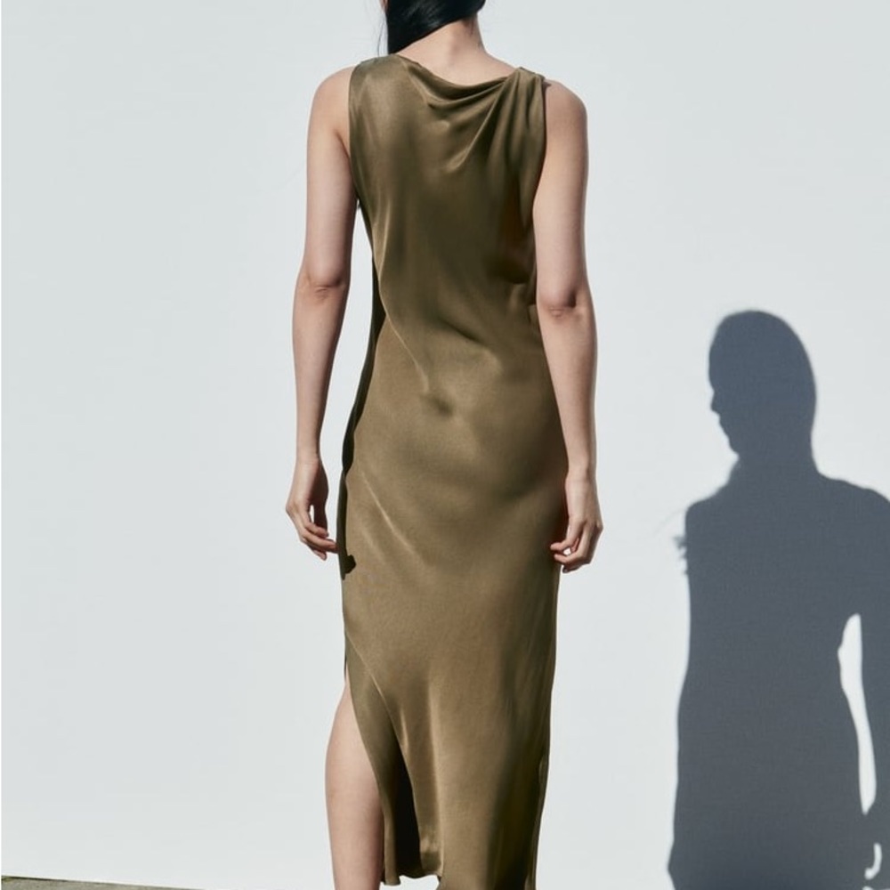 Zara: SATIN EFFECT MIDI DRESS
LIGHT KHAKI. Brand new with tags.